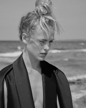 Harper’s Bazaar France - © Joséphine Löchen